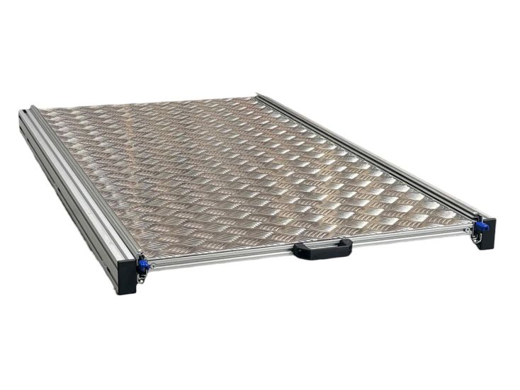 Aluminium-Heckauszug 120x60 mit Aluminium-Riffelblech