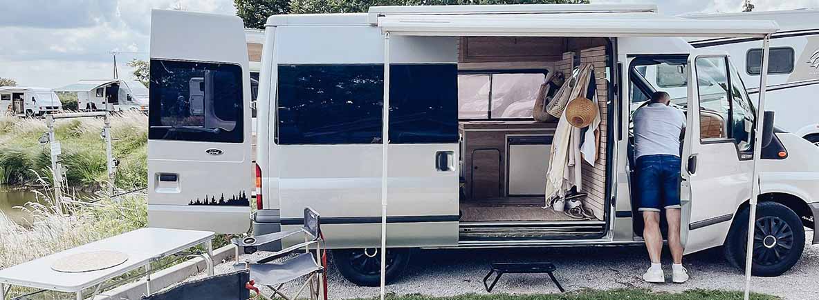 Ein Blick in den Camping Van von Miranda und Richard