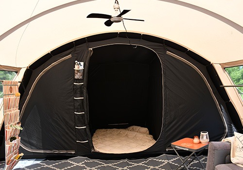 Praktische Extras in Polybaumwolle-Zelten