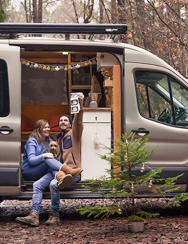 Ein Blick in das Wohnmobil von Bryan und Ellen