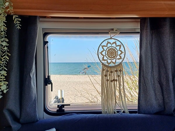 Ein Blick in den Wohnwagen von Claudia und Mareen