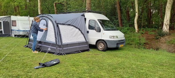 Een kijkje in de camper van Ellen en Bart