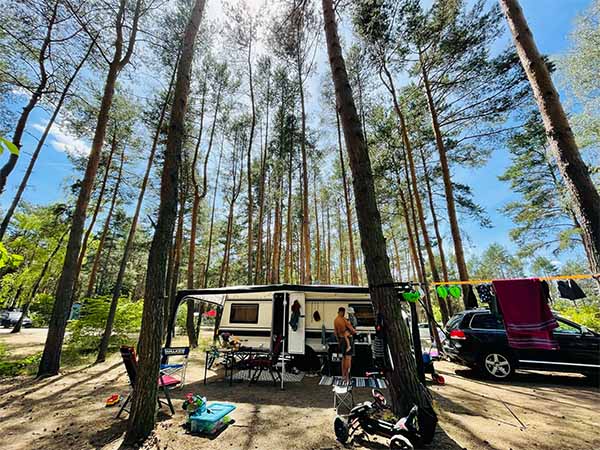 Ein Blick in den Wohnwagen von Robert und Maria